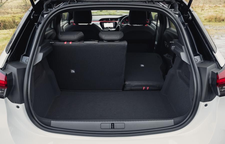 Багажник Vauxhall Corsa SRi (F) 2019 года  (фото 16 из 80)